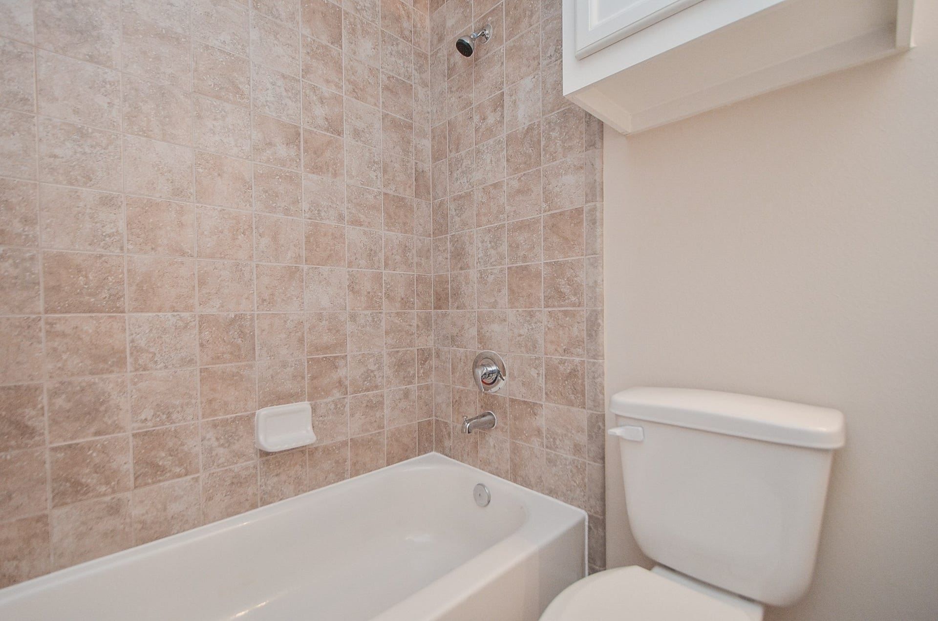 924 E 39th Street, Houston, TX 77022 Both secondary bedrooms share a full bathroom with a large tub/shower combo, and cabinet storage throughout.