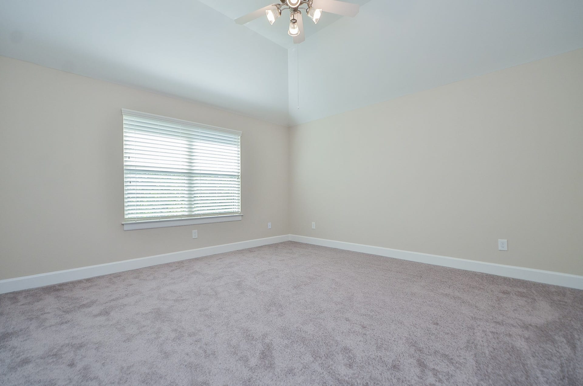 924 E 39th Street, Houston, TX 77022 The master is so large, it takes three pictures to show it all!