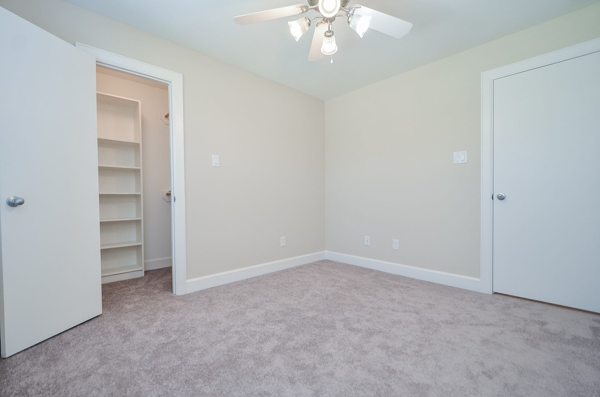 924 E 39th Street, Houston, TX 77022 Secondary bedroom number two with a walk in closet and a built in shelf.