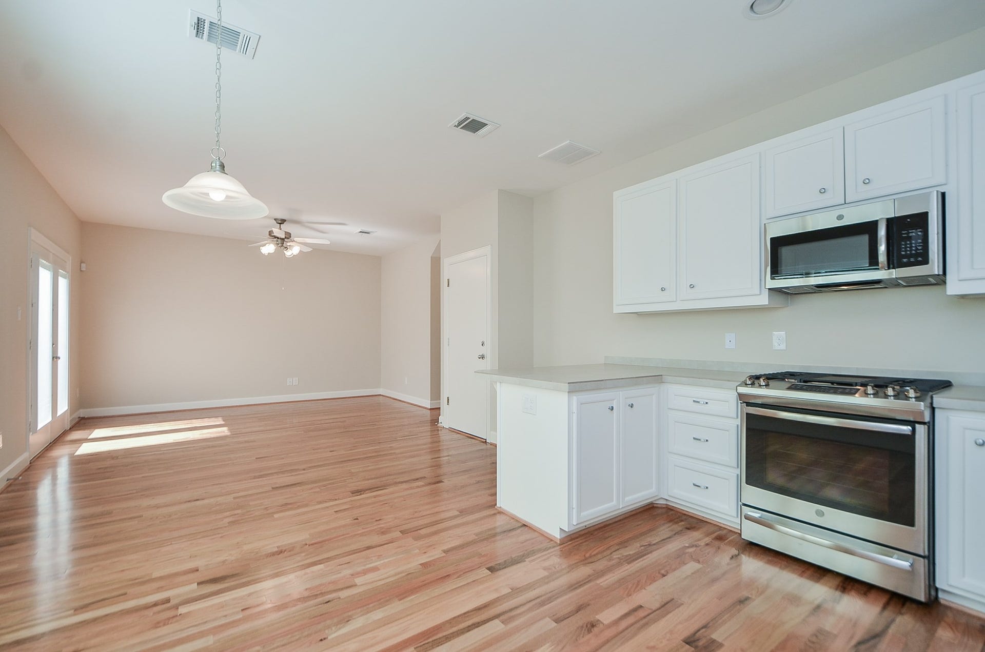 924 E 39th Street, Houston, TX 77022 An additional view into the kitchen/breakfast/and living area.