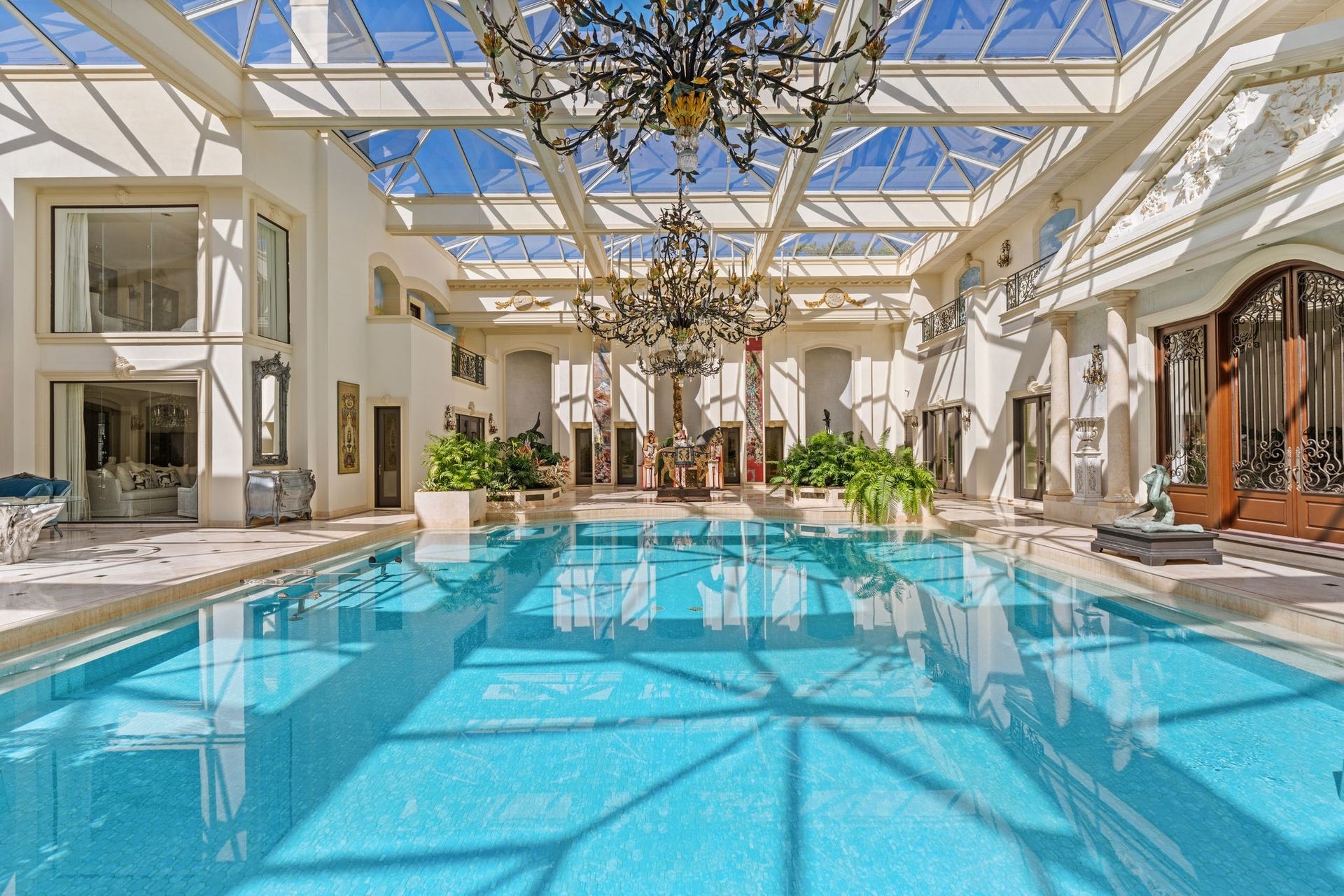 2115 River Oaks Boulevard, Houston, TX 77019 The 12' indoor crystal clear centerpiece pool.