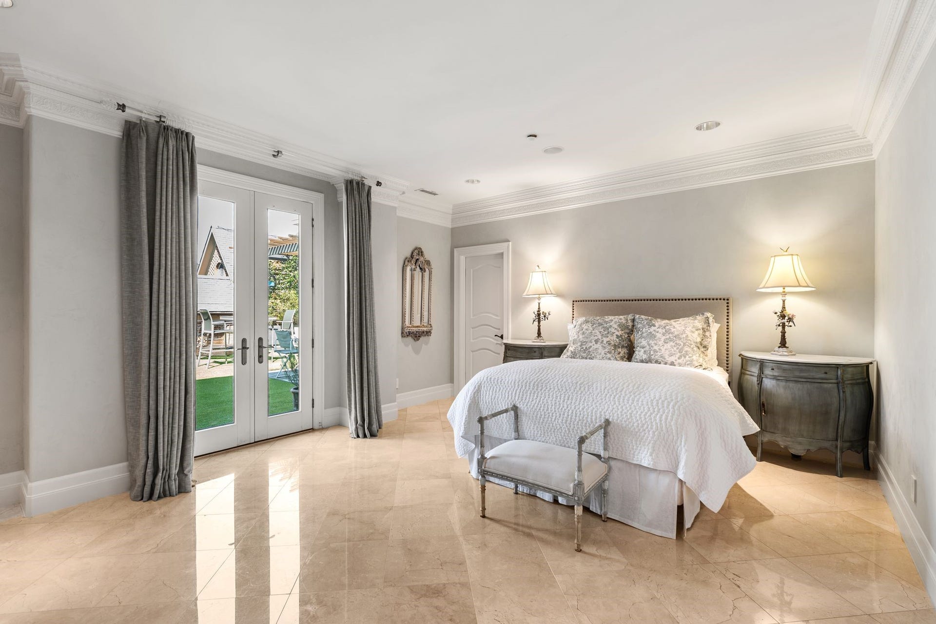 2115 River Oaks Boulevard, Houston, TX 77019 Guest bedroom 4 with ensuite and access to terrace.