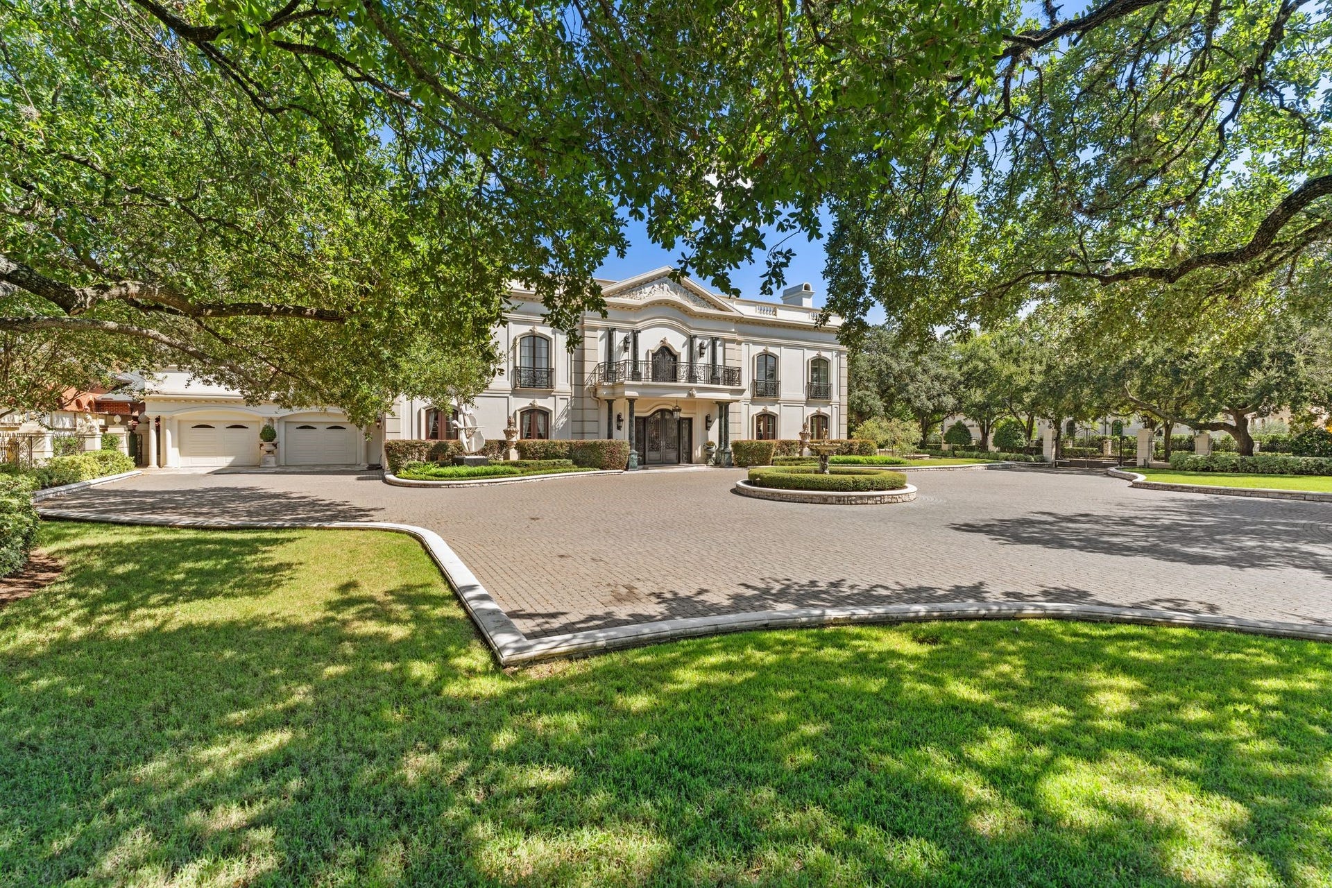 2115 River Oaks Boulevard, Houston, TX 77019 Mature trees shade the front lawn and frame the residence beyond the circular drive for added privacy.