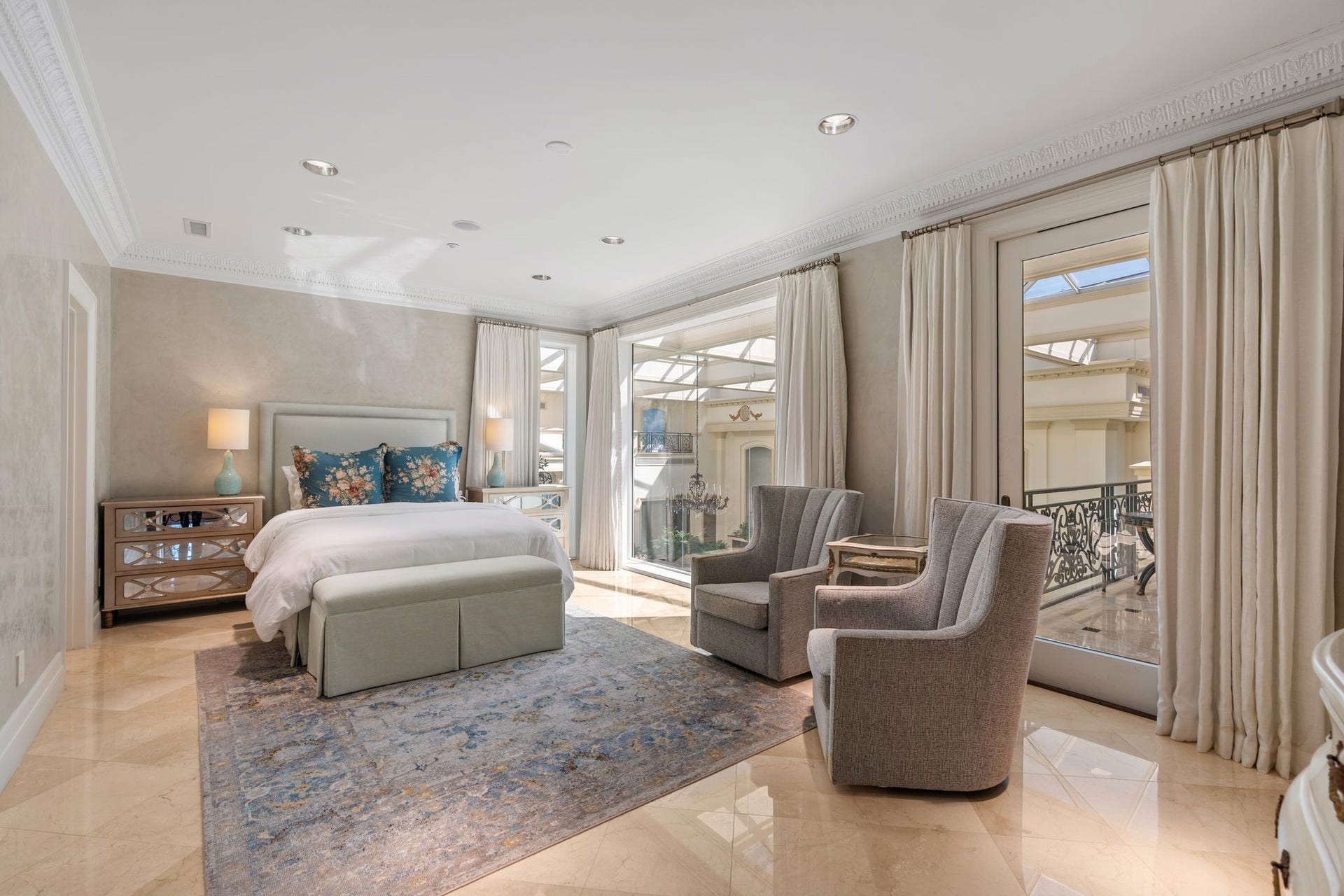 2115 River Oaks Boulevard, Houston, TX 77019 Guest bedroom 2 with ensuite includes sweeping views of the atrium.