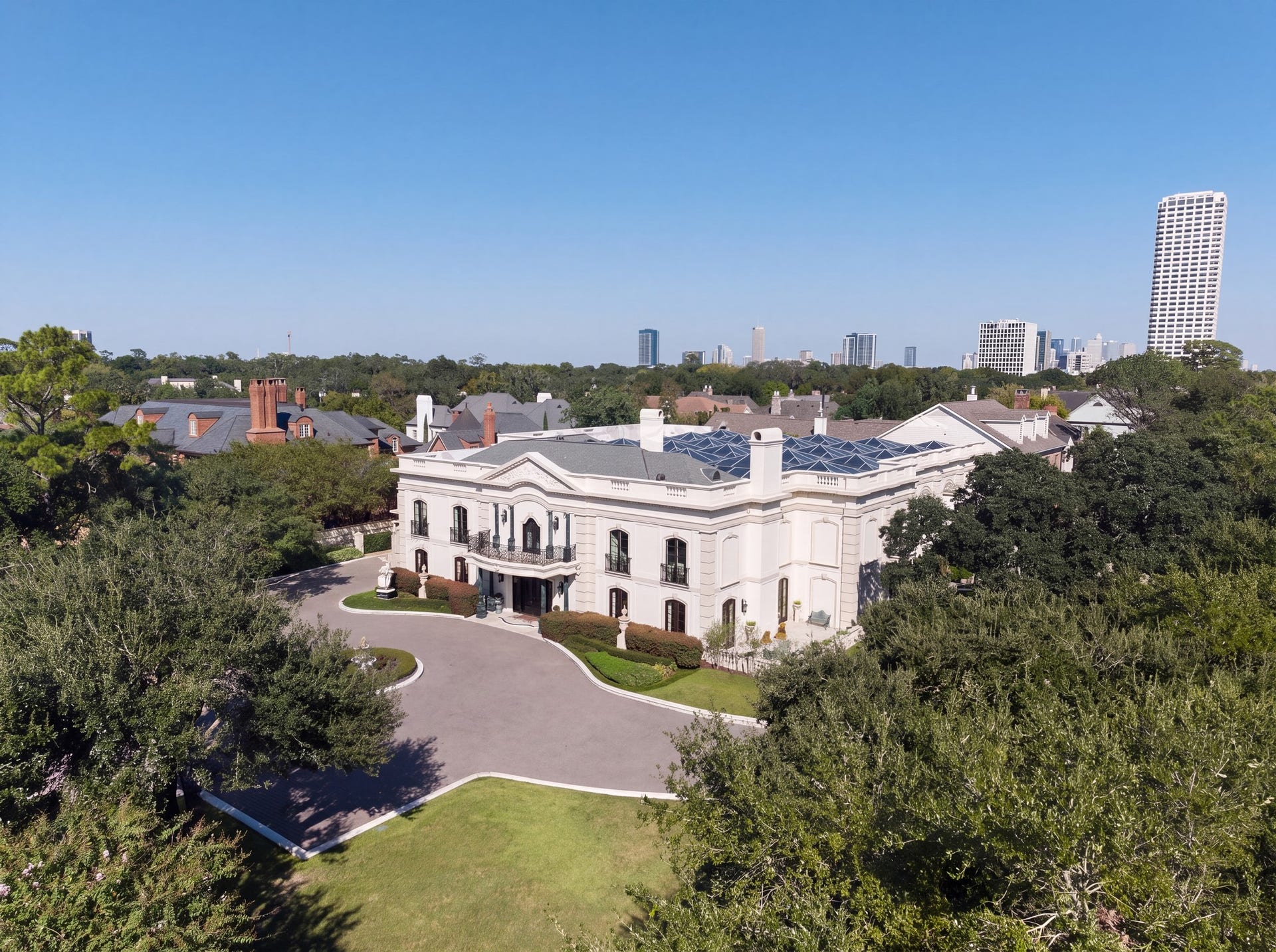 2115 River Oaks Boulevard, Houston, TX 77019 An elevated perspective of this iconic boulevard estate with views of River Oaks surroundings.