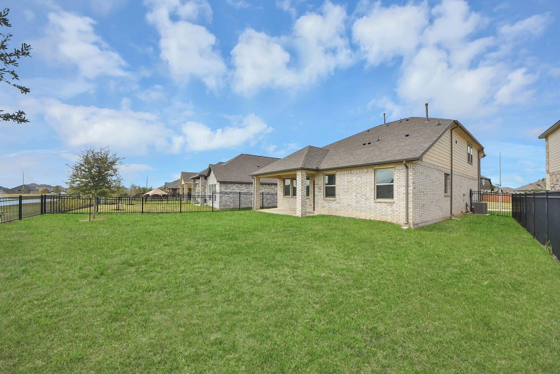 2439 Solaris Bend Drive, Katy, TX 77493 2439 Solaris Bend Drive, Katy, TX 77493