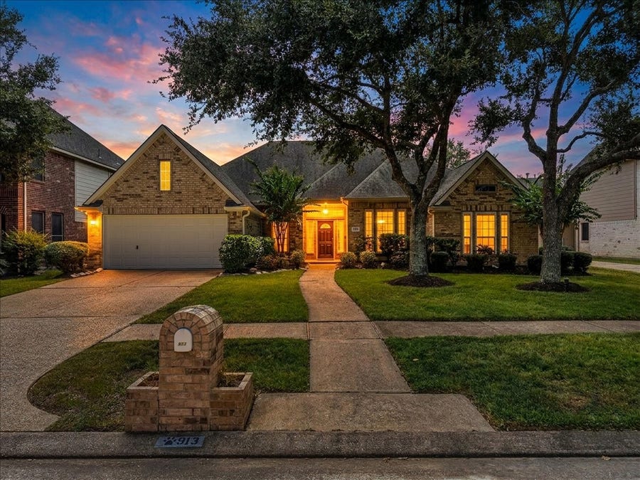 Property photo for 913 Elm Pointe, League City, TX