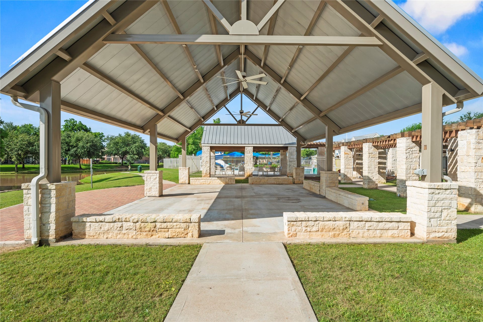 8623 Crescent Spur Drive, Richmond, TX 77406 Pavillion