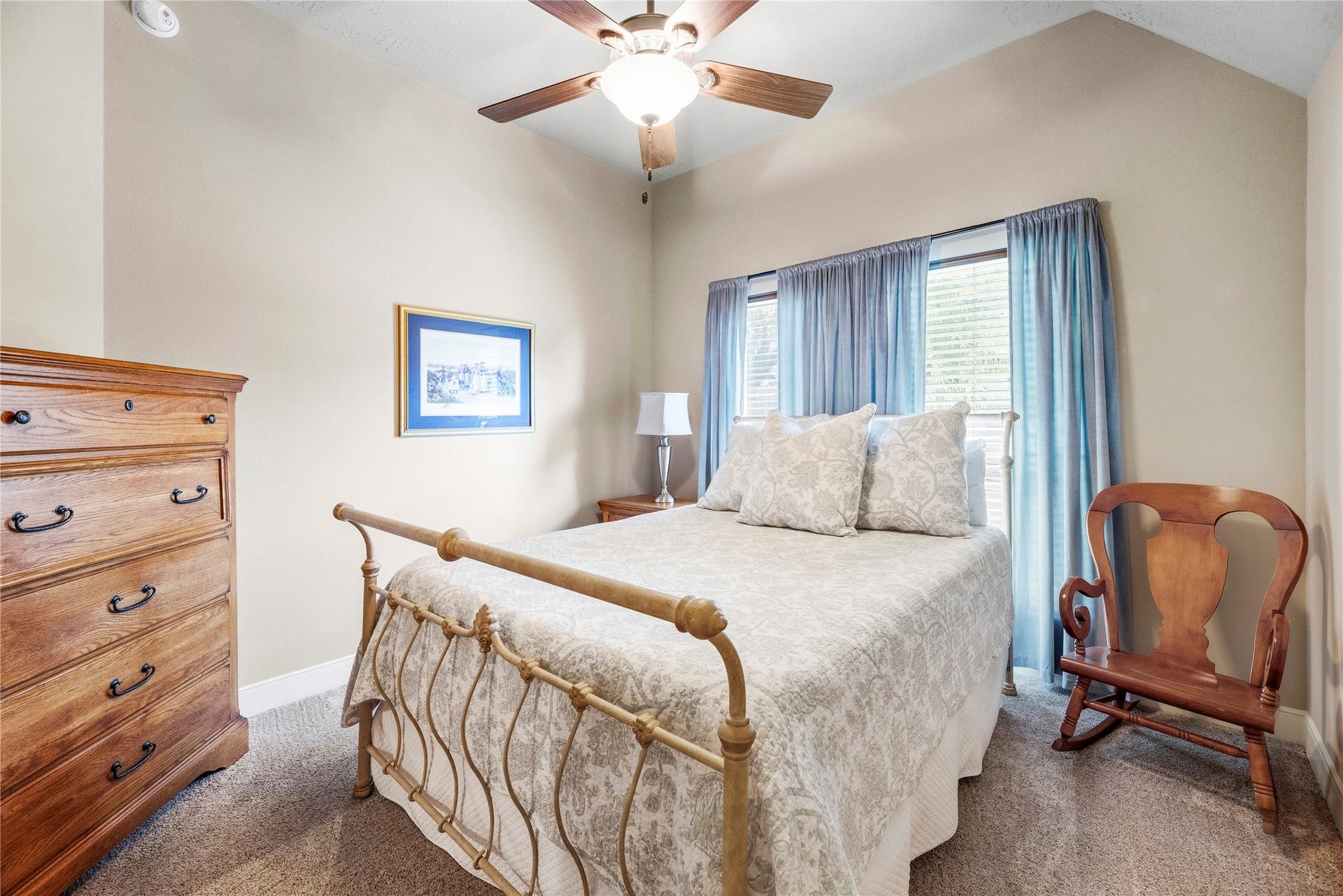 8623 Crescent Spur Drive, Richmond, TX 77406 A bright secondary bedroom with a ceiling fan and generous natural light, ideal for family, guests or a hobby room.