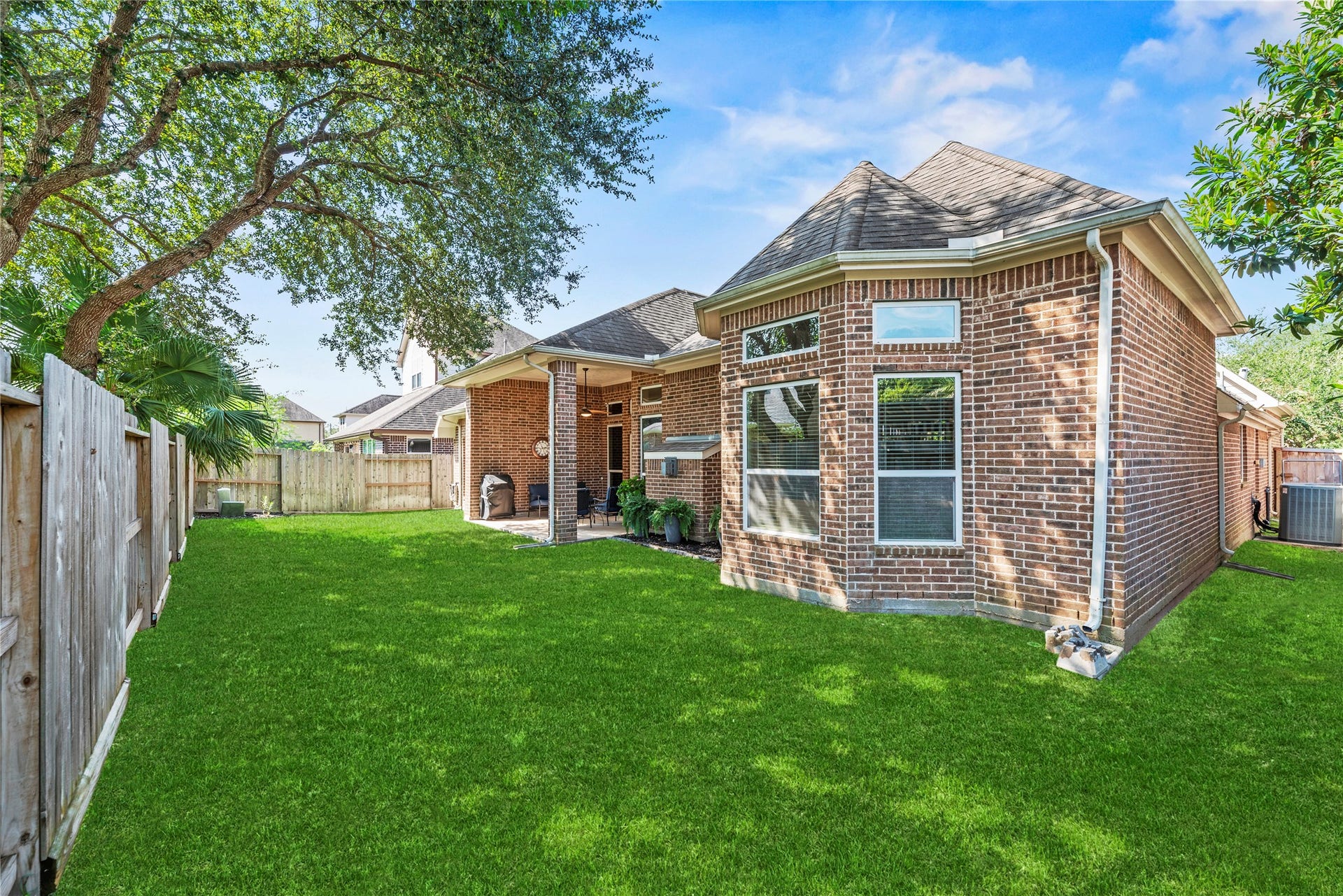 8623 Crescent Spur Drive, Richmond, TX 77406 A spacious fenced backyard with lush lawn and mature trees offers room to play, garden and entertain.
