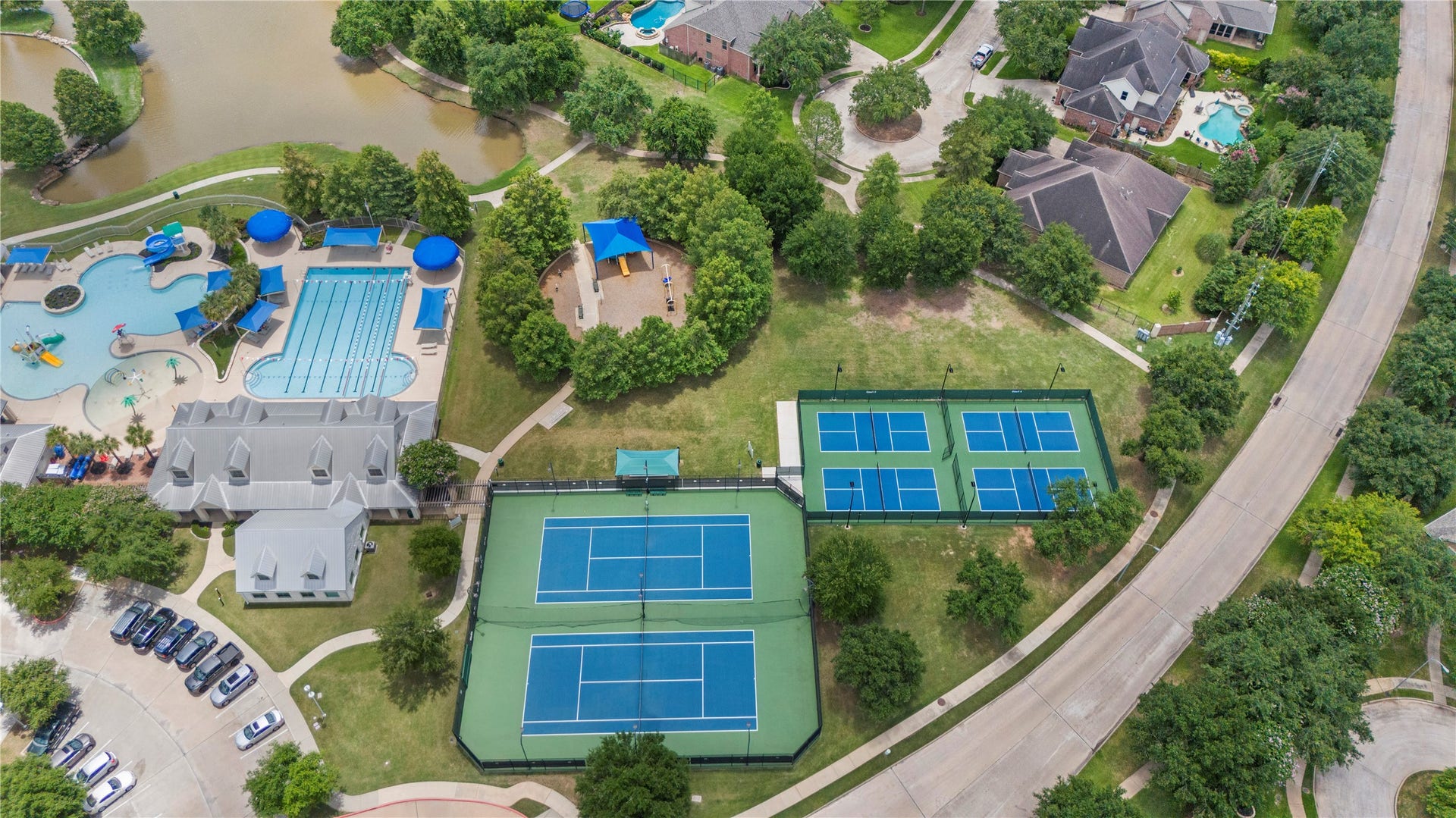 8623 Crescent Spur Drive, Richmond, TX 77406 Resort style amenities, including a community pool and tennis courts, are just minutes from your front door.