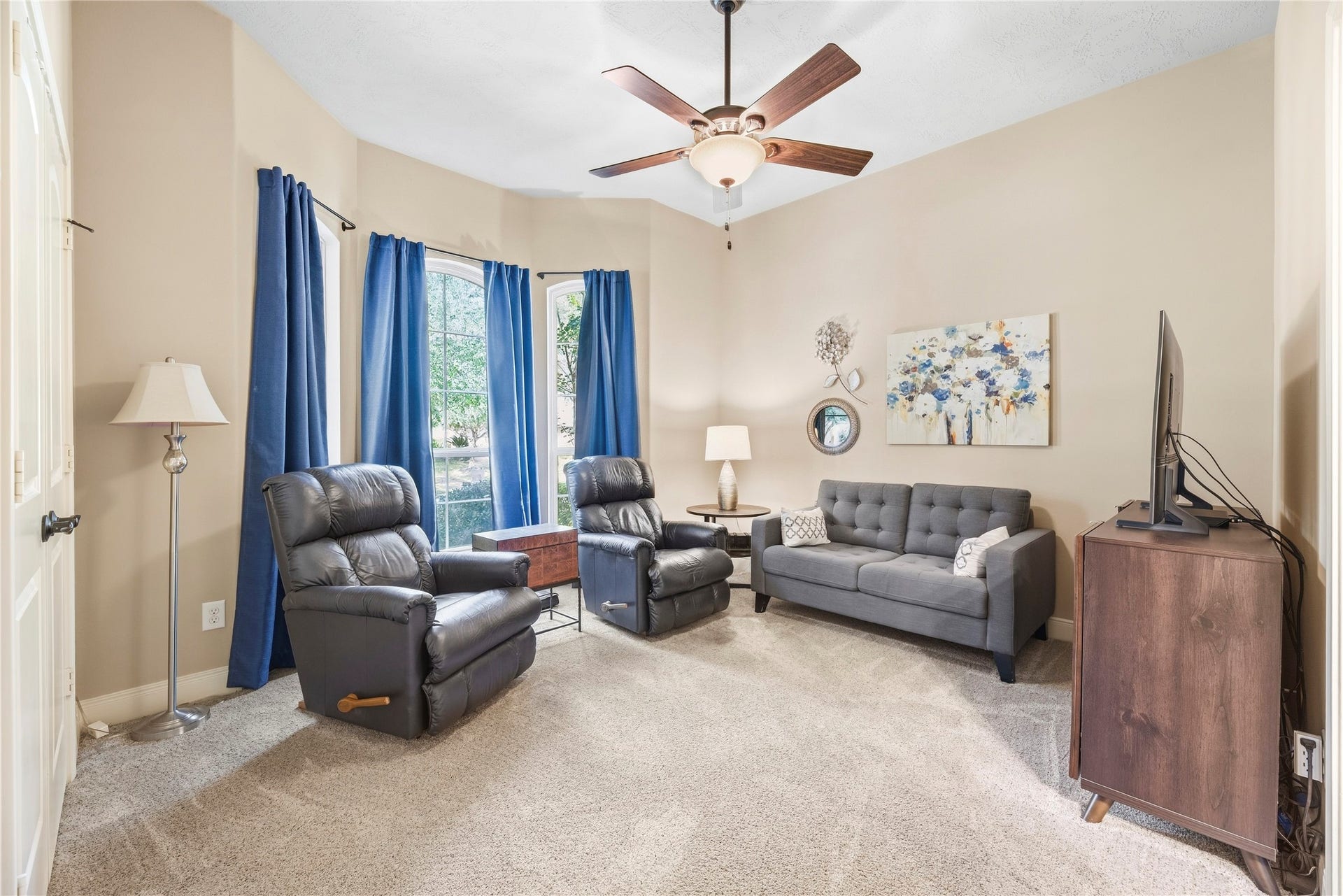 8623 Crescent Spur Drive, Richmond, TX 77406 Secondary bedroom being used as a media room.