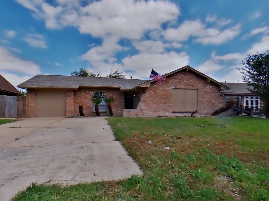 Property photo for 1910 Barnsley Lane, Houston, TX