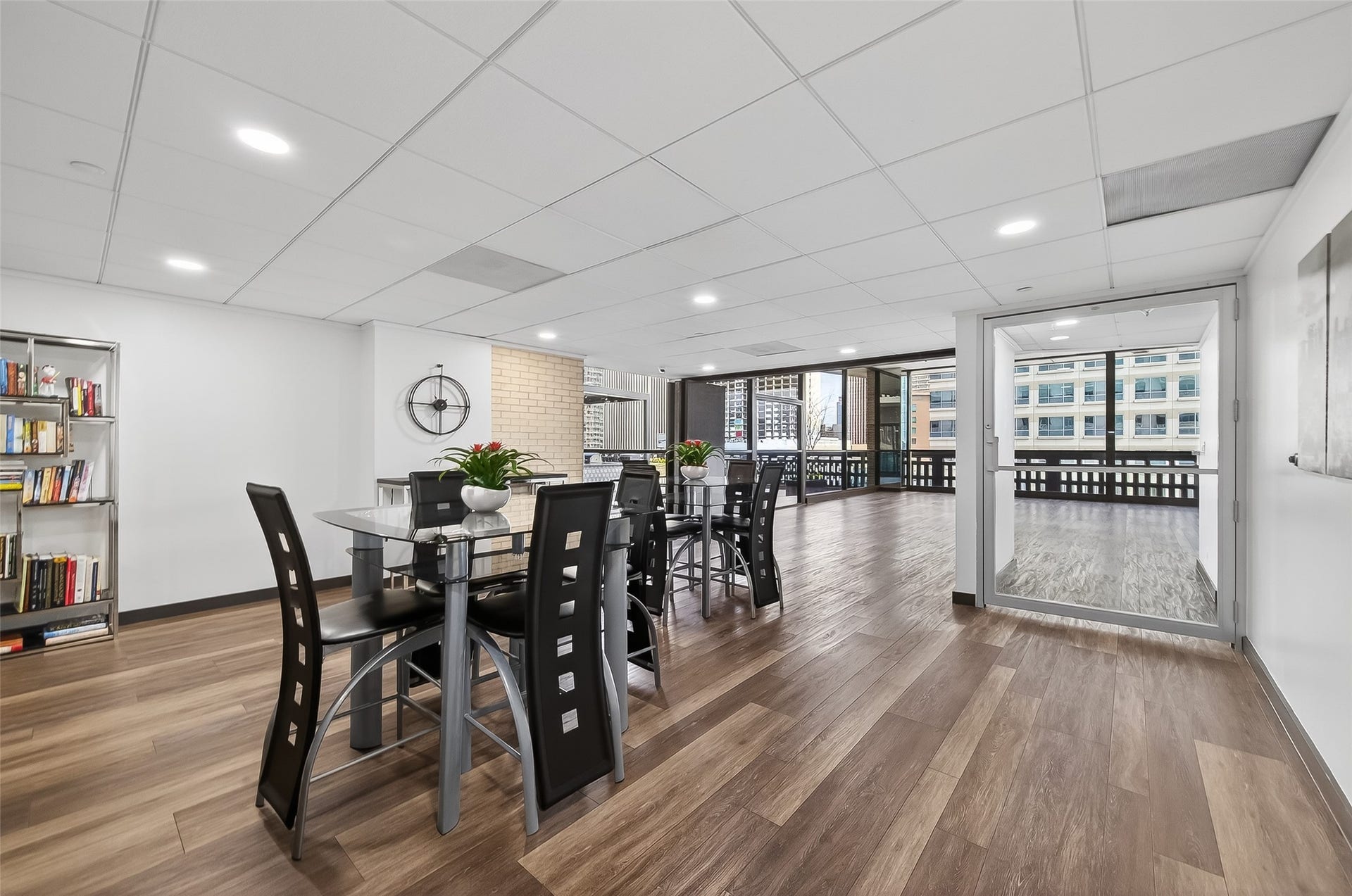 2016 Main Street, #PH 3, Houston, TX 77002 Spacious and modern dining area with sleek flooring, abundant natural light, and access to a large balcony offering city views.