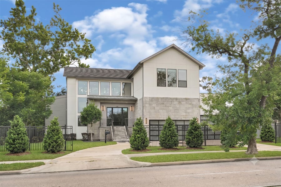 Property photo for 922 T C Jester Boulevard, Houston, TX