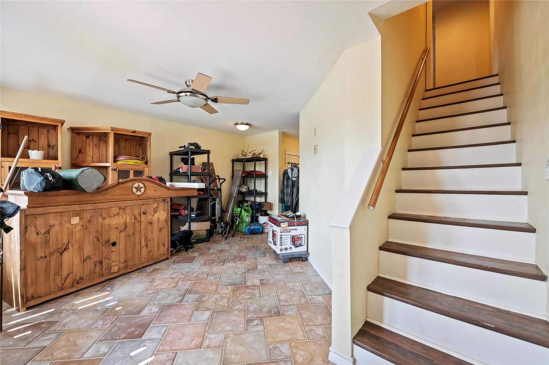 40 Lakeside Drive, Hitchcock, TX 77563 40 Lakeside Drive, Hitchcock, TX 77563