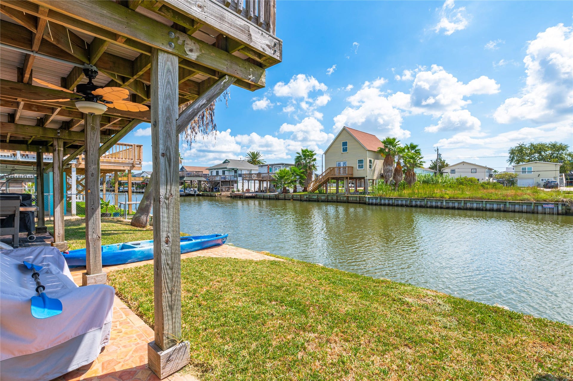 40 Lakeside Drive, Hitchcock, TX 77563 40 Lakeside Drive, Hitchcock, TX 77563