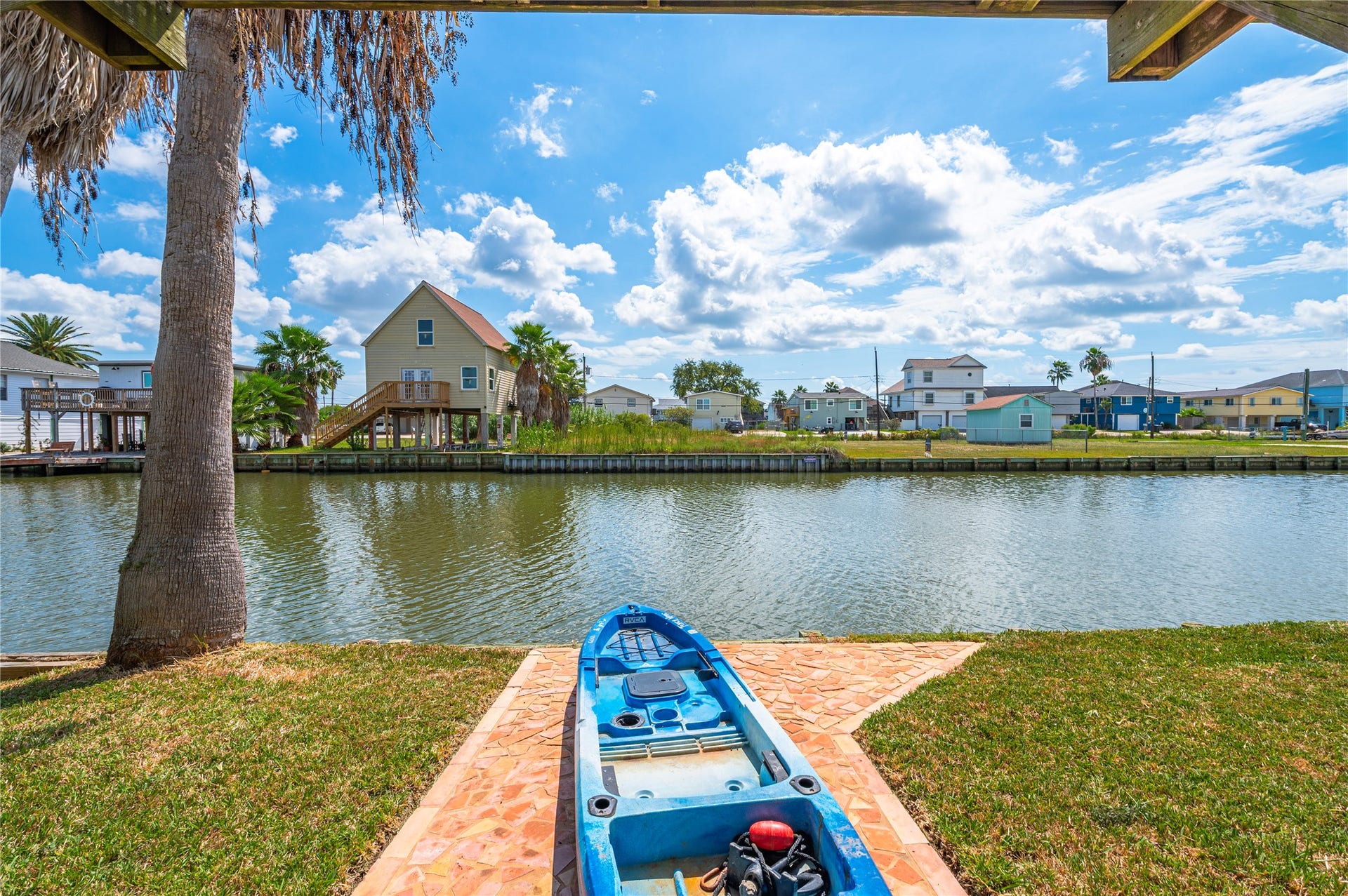 40 Lakeside Drive, Hitchcock, TX 77563 40 Lakeside Drive, Hitchcock, TX 77563