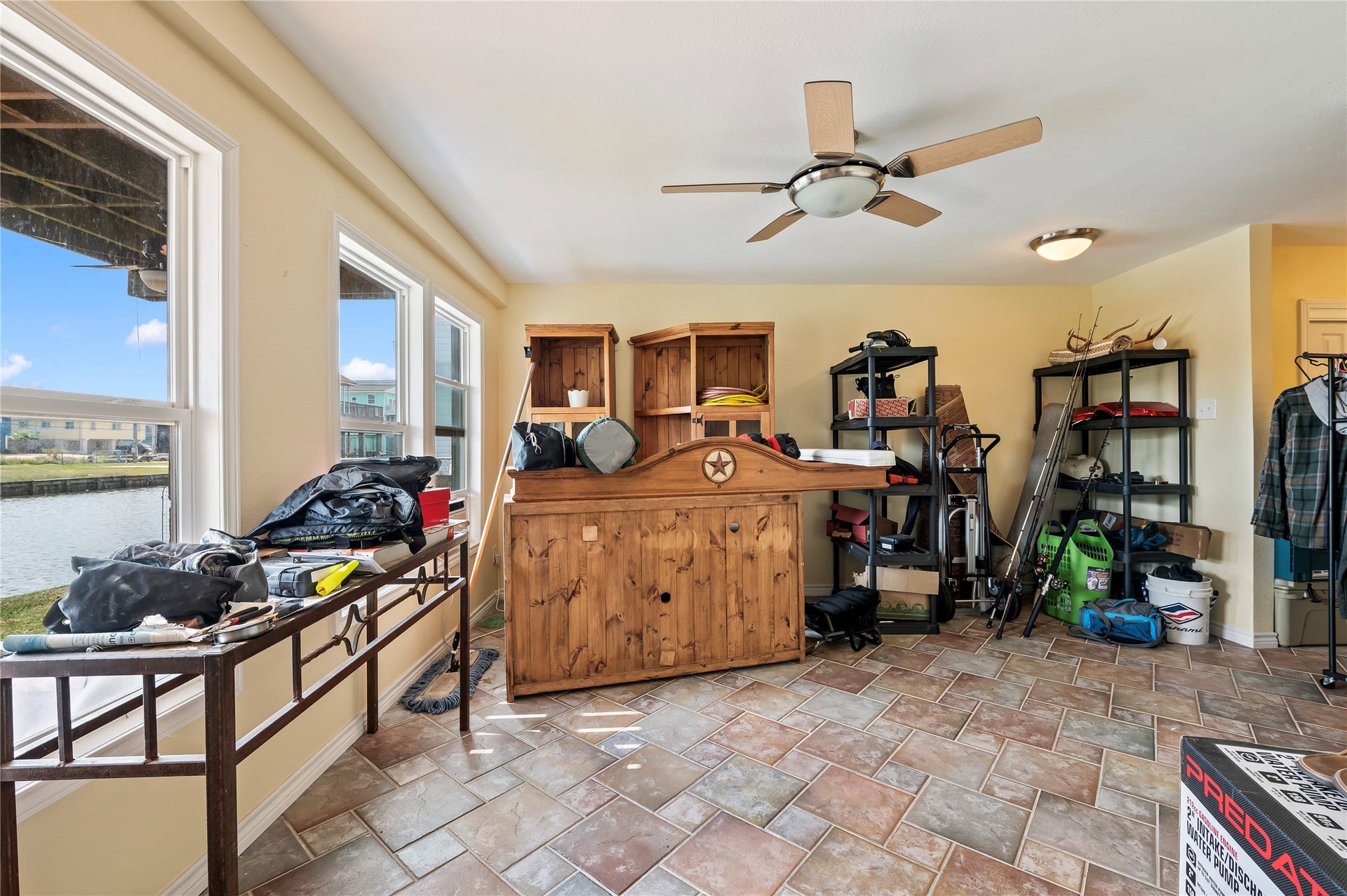 40 Lakeside Drive, Hitchcock, TX 77563 40 Lakeside Drive, Hitchcock, TX 77563