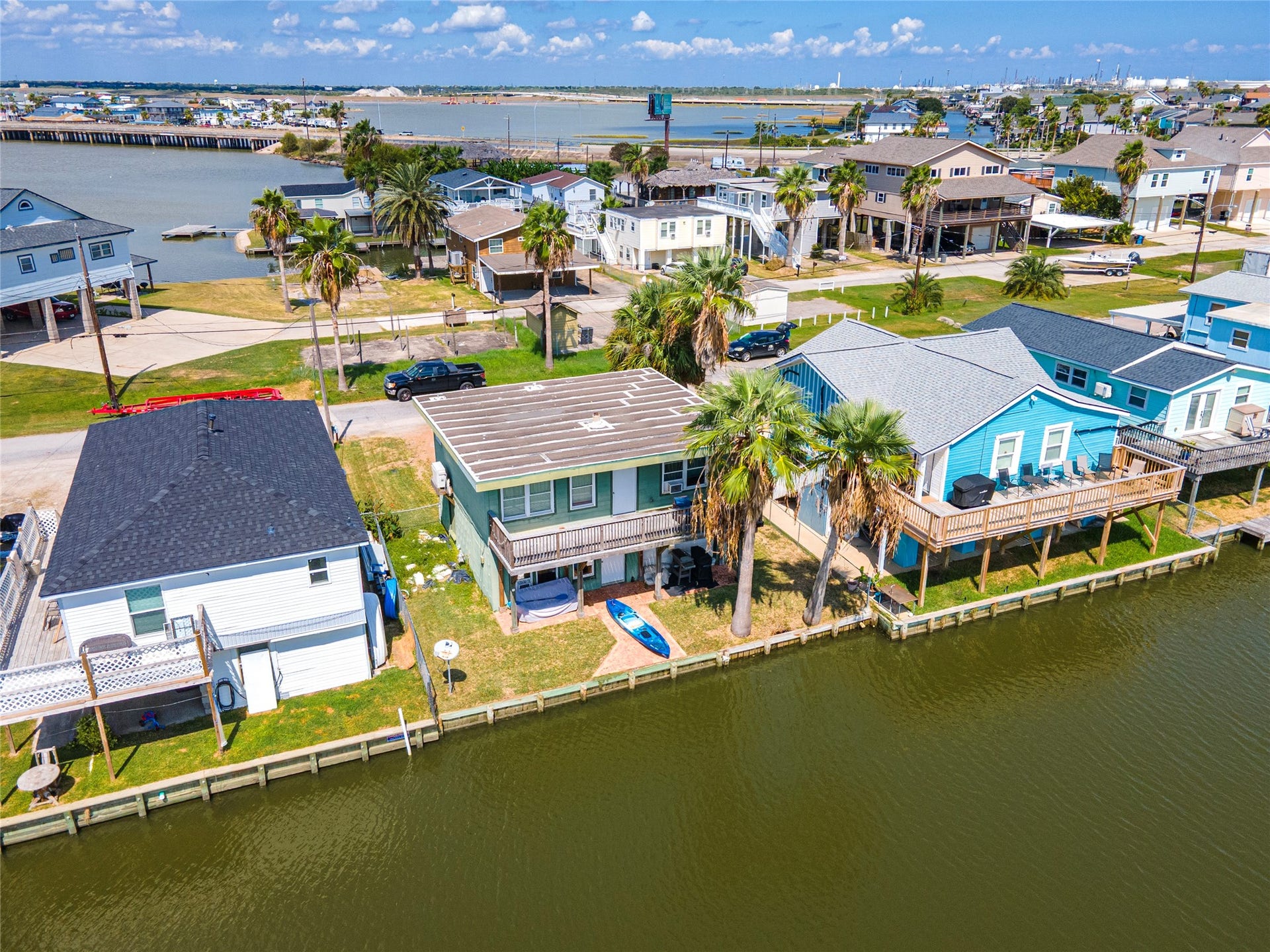 40 Lakeside Drive, Hitchcock, TX 77563 40 Lakeside Drive, Hitchcock, TX 77563