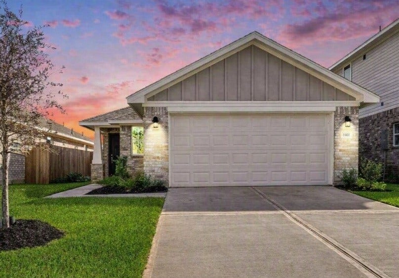 Property photo for 4401 West Bayou Maison Circle, Dickinson, TX