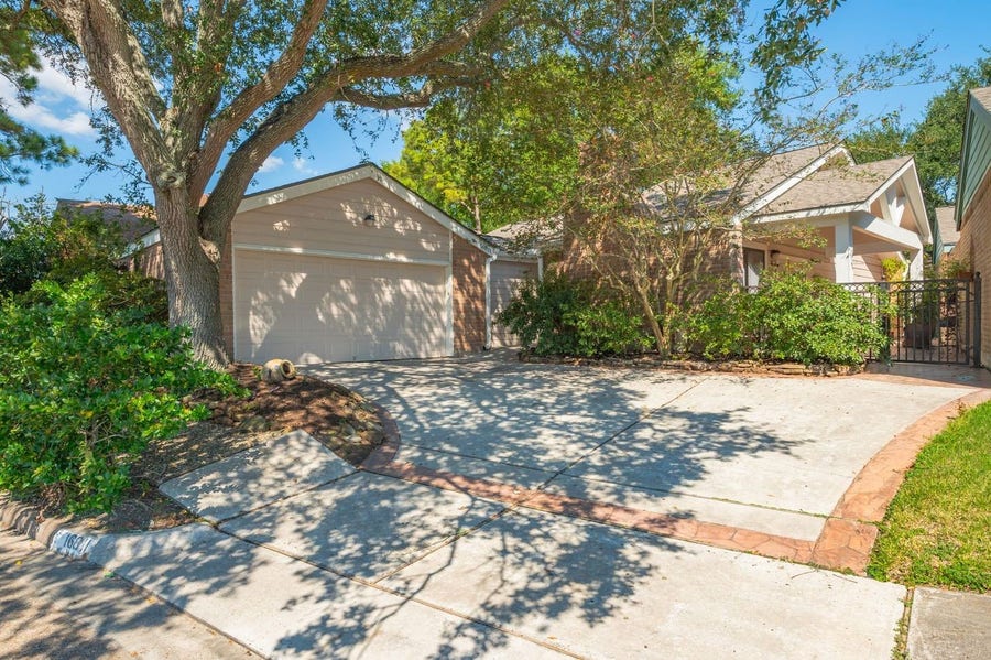 Property photo for 16811 Pinemoor Way, Houston, TX