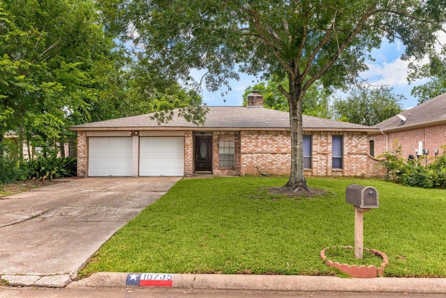 Property photo for 16735 Barcelona Drive, Friendswood, TX