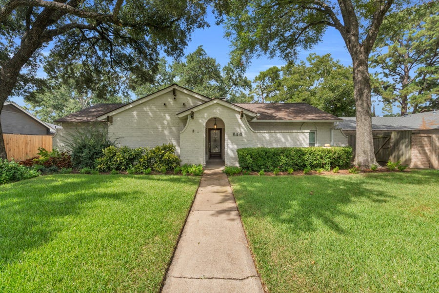 Property photo for 11418 Valley Stream Drive, Houston, TX
