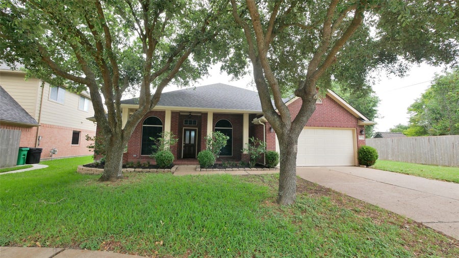 Property photo for 10402 Indian Paintbrush Lane, Houston, TX