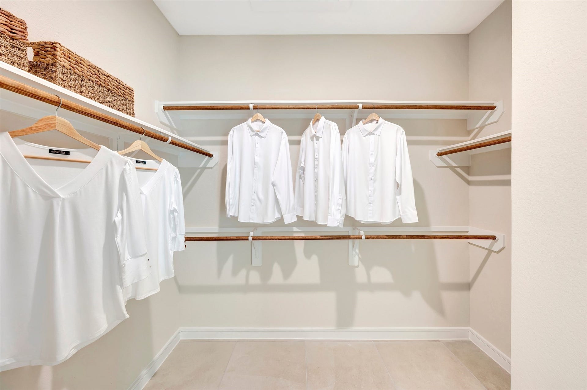 3238 Escobas Lane, League City, TX 77573 Primary walk-in closet (*Photo not of actual home and used for illustration purposes only.)