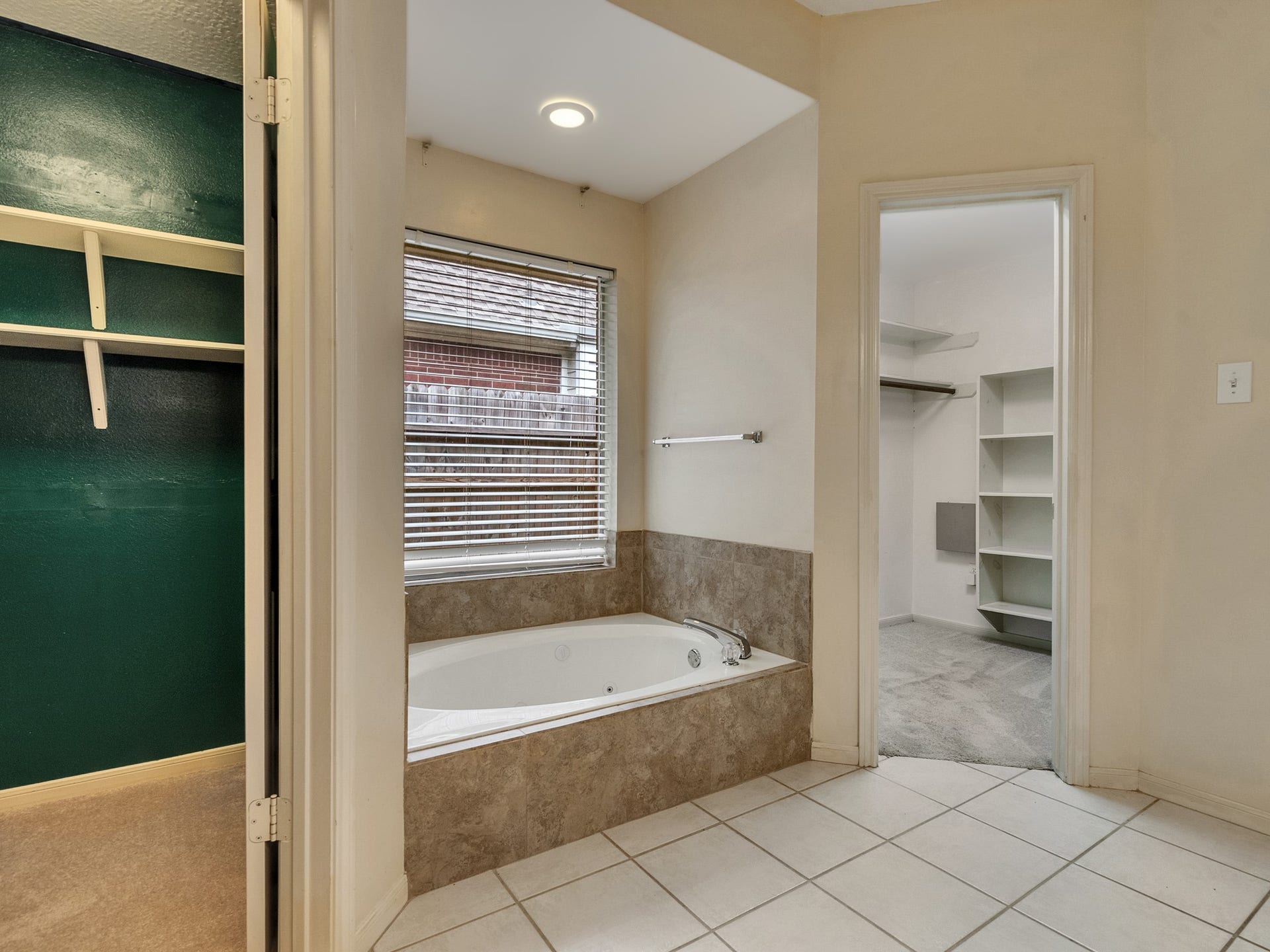 Jetted tub to relax in after a long day