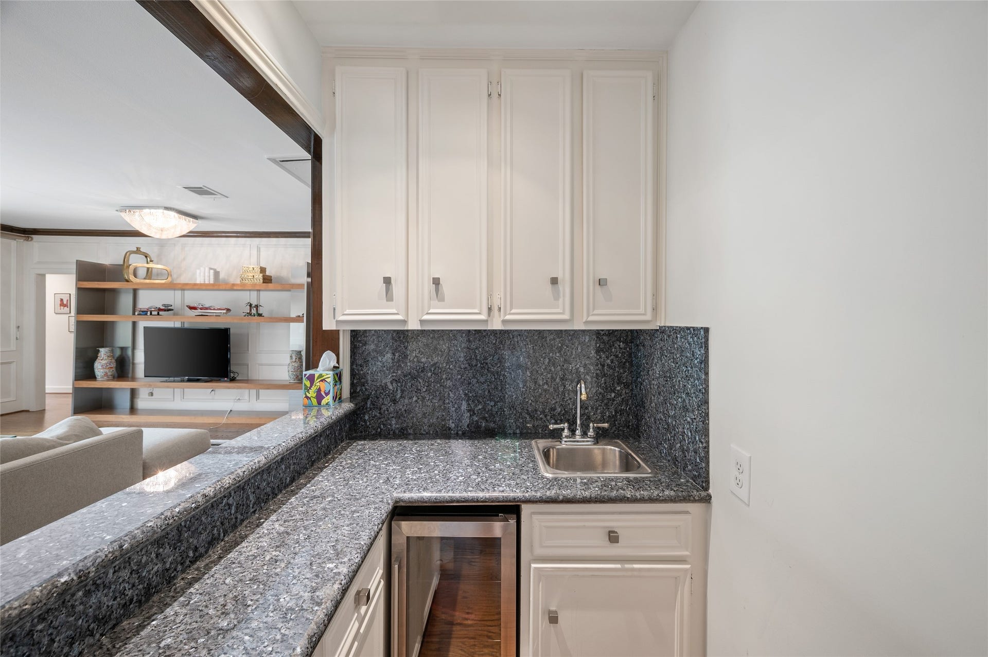 [Gameroom Full Bar]
The gameroom bar features granite countertops, a sink, and a beverage chiller.