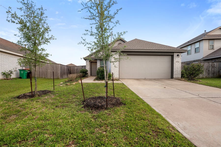 Property photo for 14534 Broadbury Pond Road, Rosharon, TX