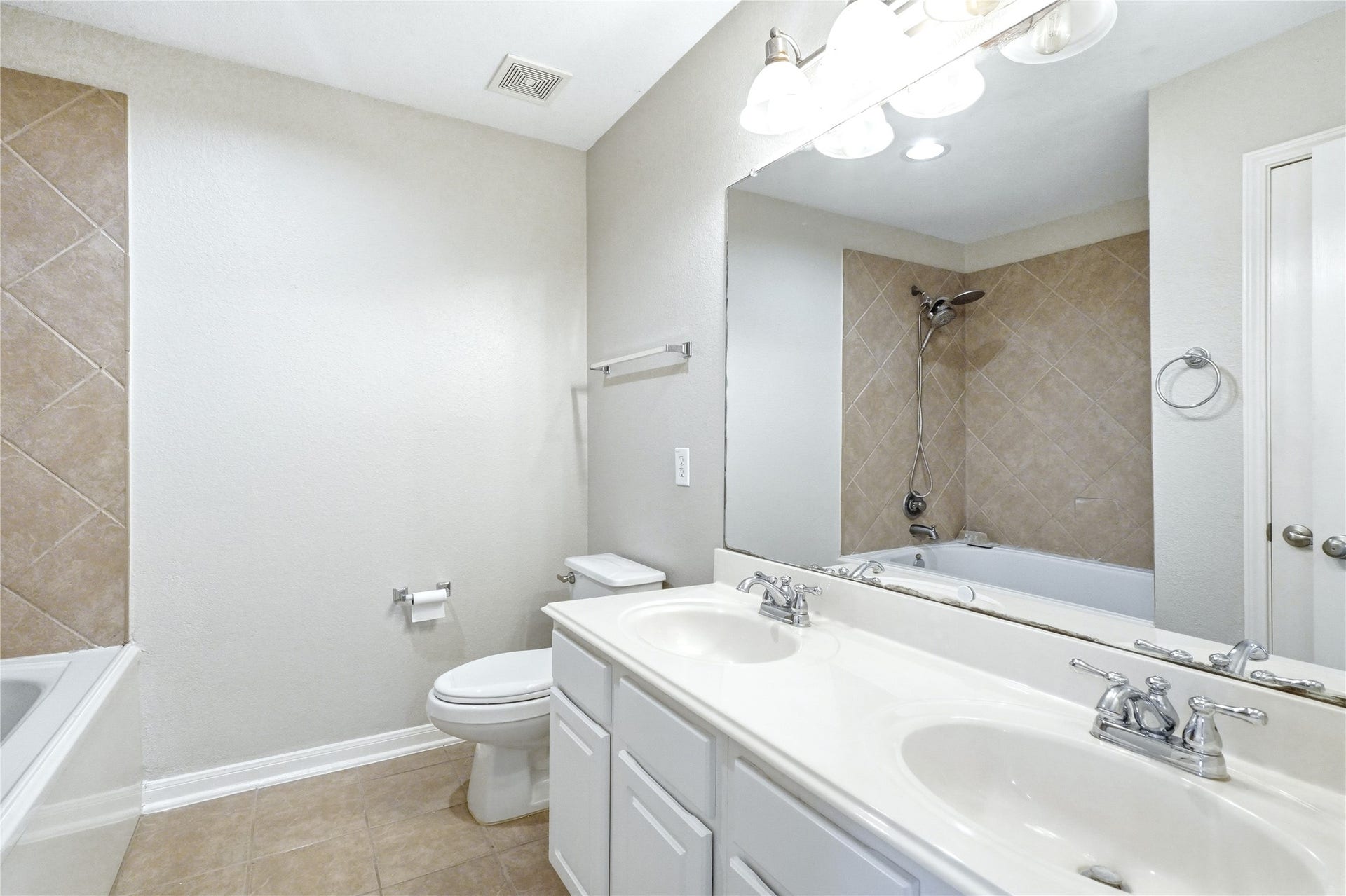 12114 Medina Lake Drive, Tomball, TX 77377 Primary Bathroom