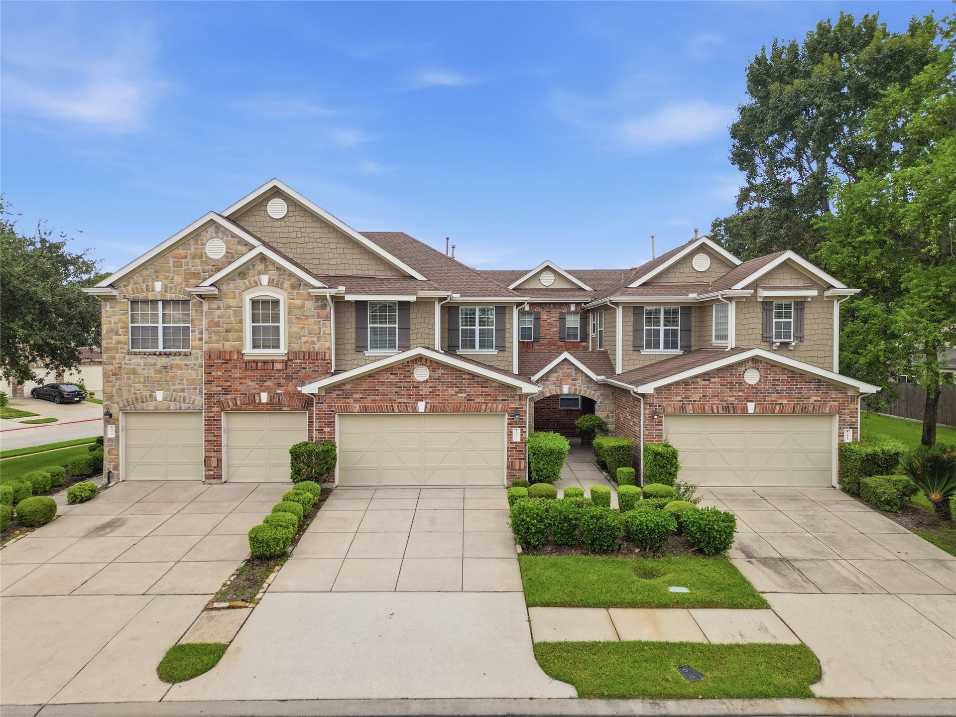 12114 Medina Lake Drive, Tomball, TX 77377 townhome in the middle