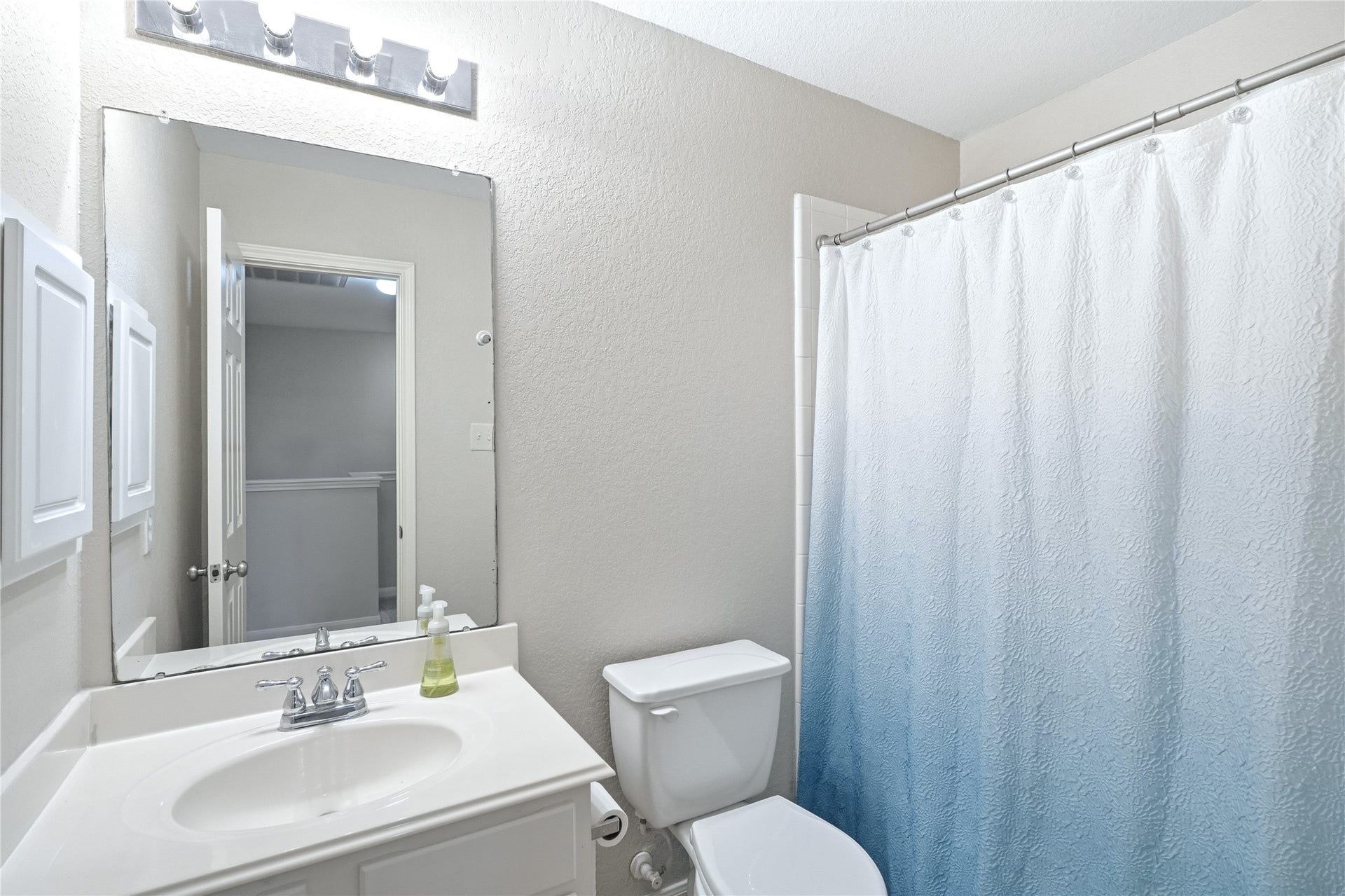 12114 Medina Lake Drive, Tomball, TX 77377 Guest Bathroom Upstairs