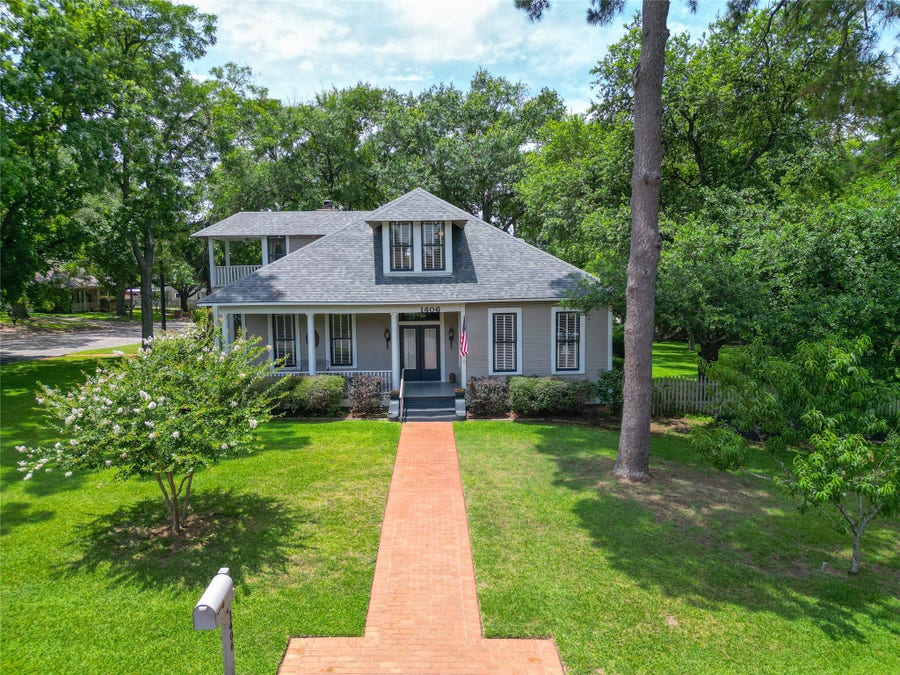 Property photo for 1406 Key Street, Brenham, TX
