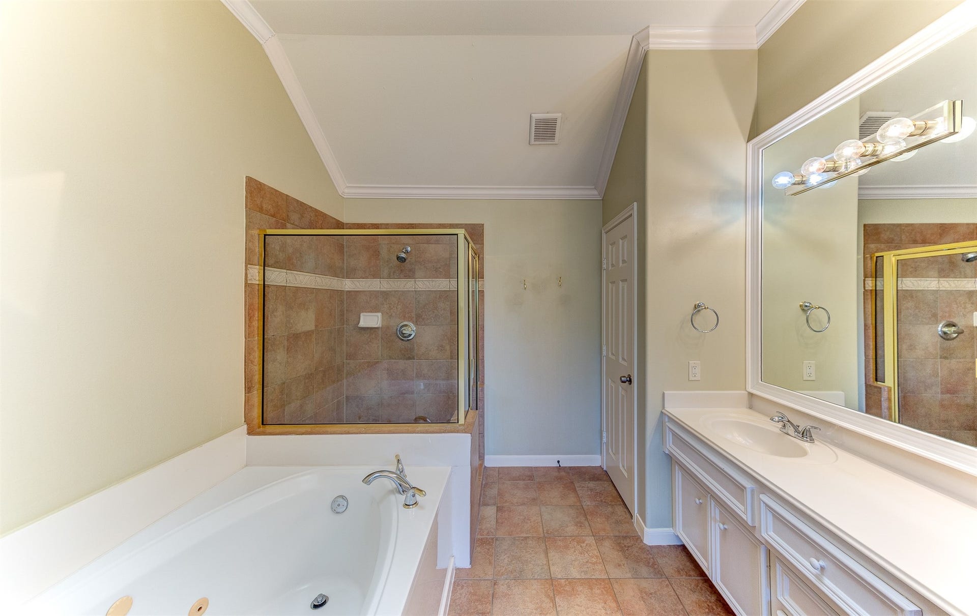 4811 Austin Street, #B, Houston, TX 77004 4811 Austin Street, #B, Houston, TX 77004