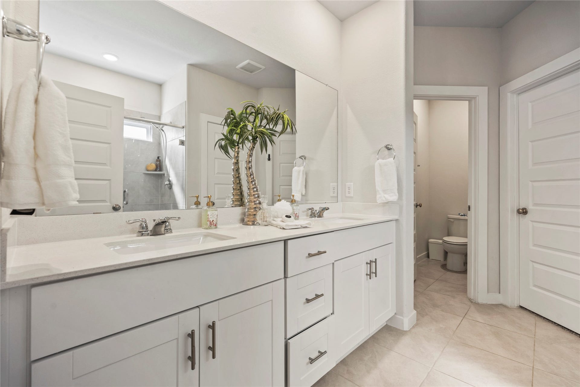 38527 Winding Meadows Drive, Magnolia, TX 77354 Large master bathroom with double sinks.