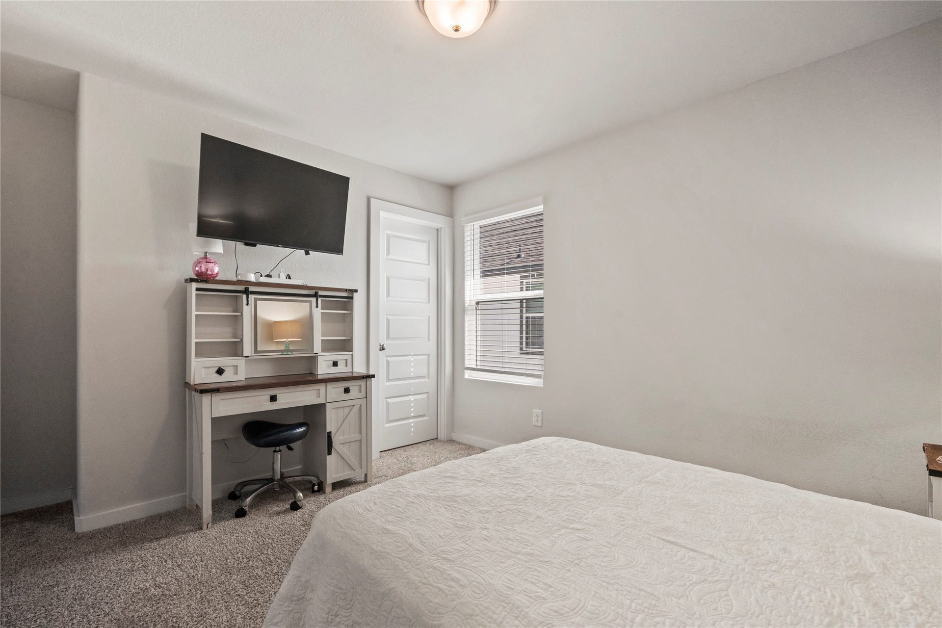 38527 Winding Meadows Drive, Magnolia, TX 77354 The bedrooms upstairs have plenty of space.