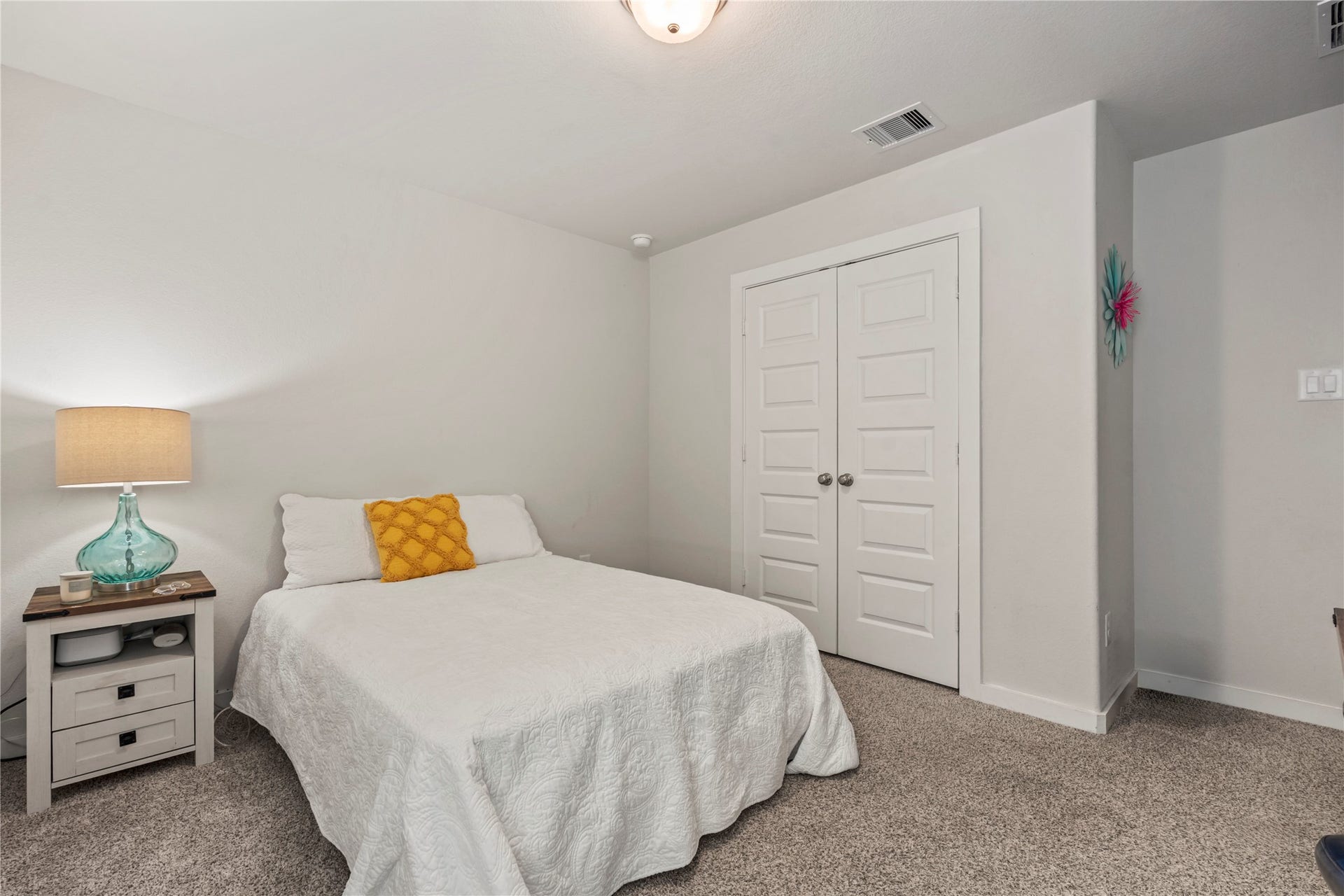 38527 Winding Meadows Drive, Magnolia, TX 77354 Lots of space and natural lighting.