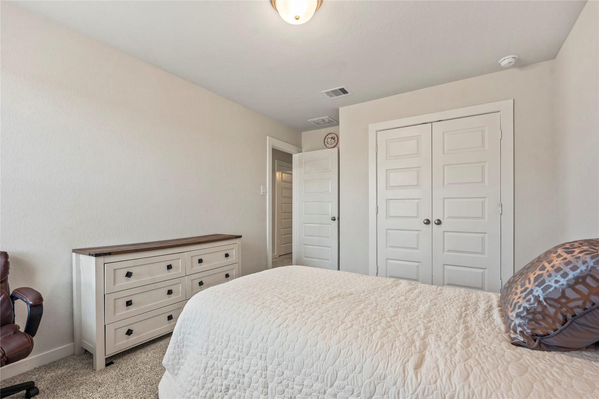 38527 Winding Meadows Drive, Magnolia, TX 77354 All of the bedrooms have lots of space, nice closets and access to a bathroom.