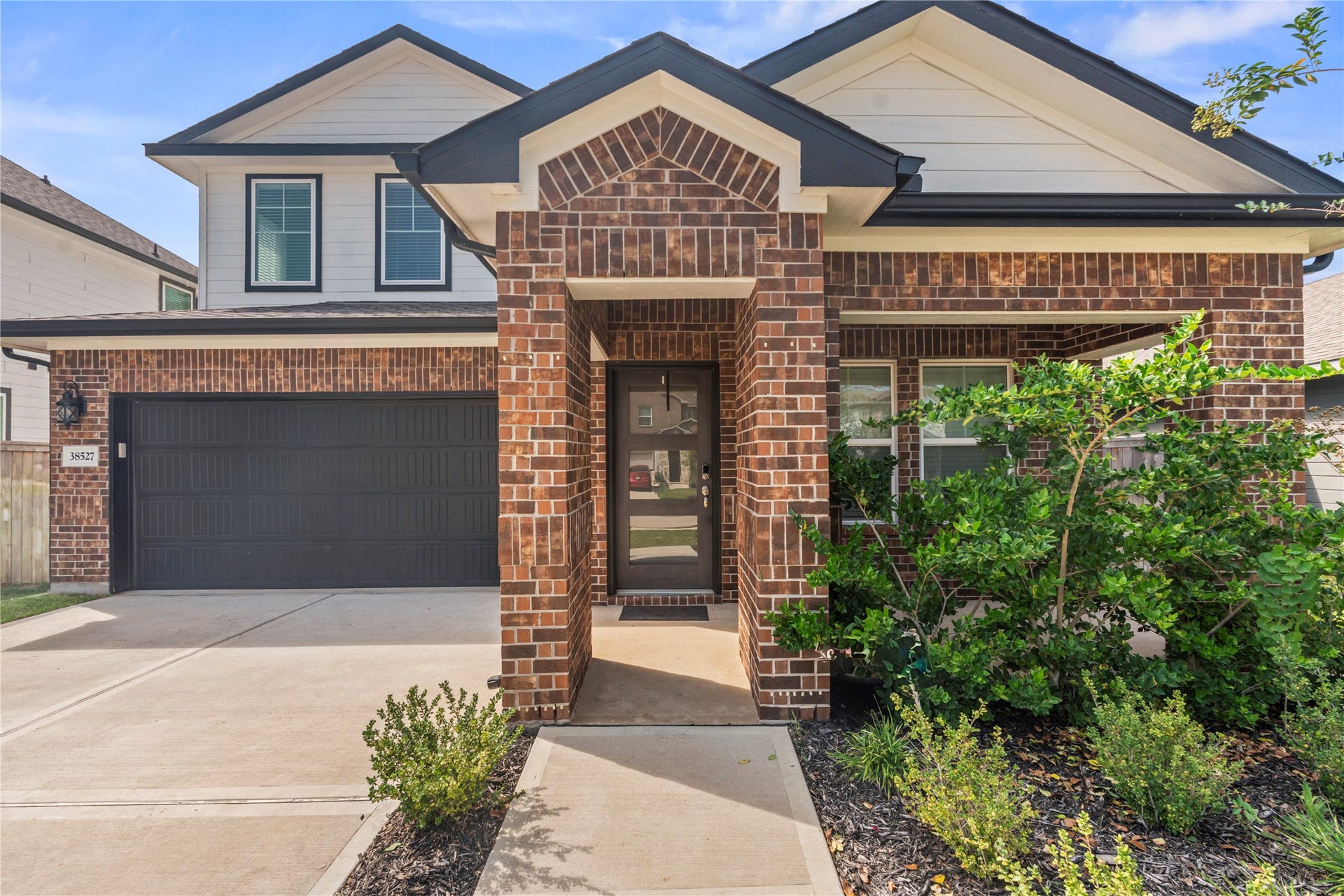 38527 Winding Meadows Drive, Magnolia, TX 77354 Beautiful 5 bed 4 bath seated in Magnolia.