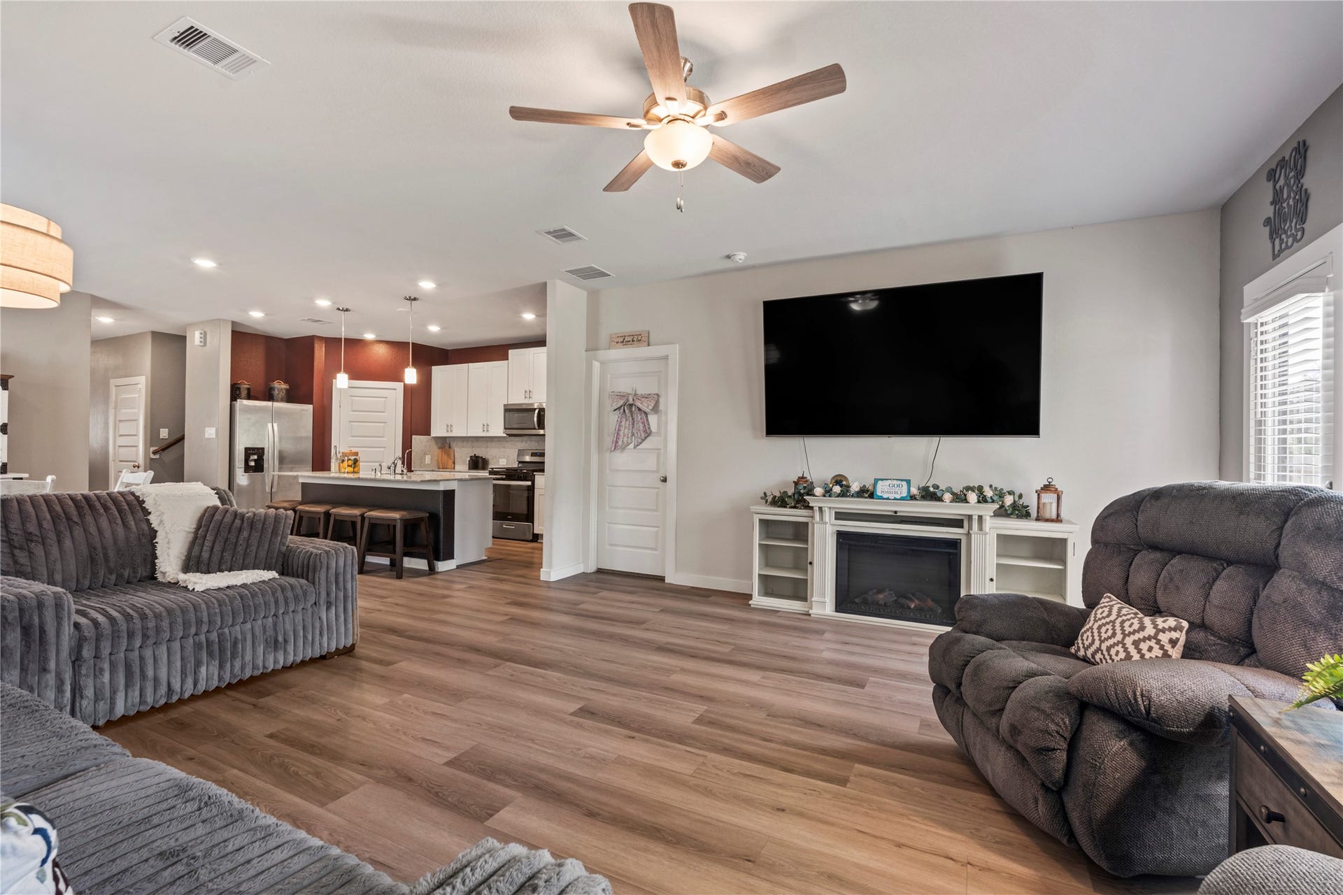 38527 Winding Meadows Drive, Magnolia, TX 77354 This living area is a must see.
