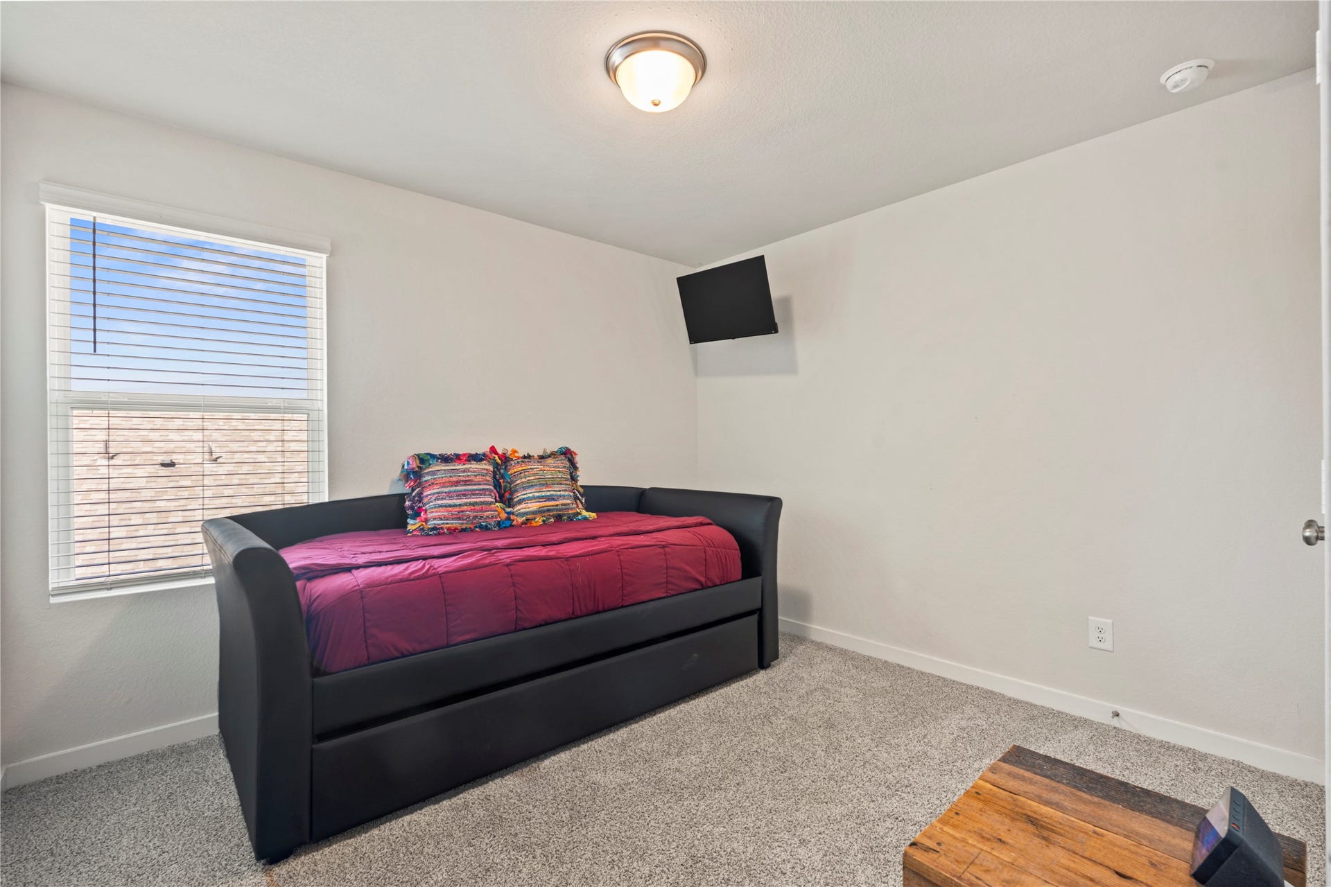 38527 Winding Meadows Drive, Magnolia, TX 77354 Fifth bedroom with space and plenty of light.