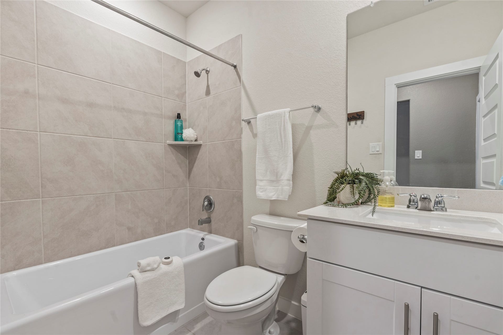 38527 Winding Meadows Drive, Magnolia, TX 77354 Full bathroom on the first floor.