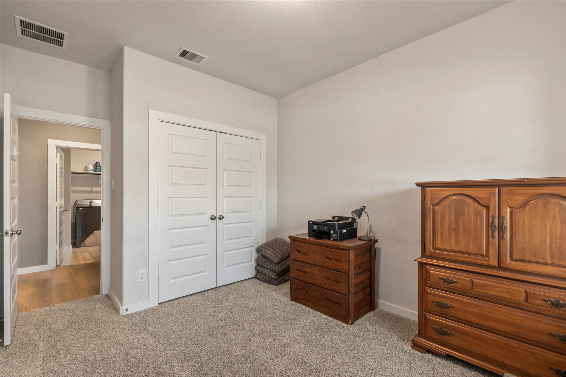 38527 Winding Meadows Drive, Magnolia, TX 77354 The bedrooms all come with nice closets.