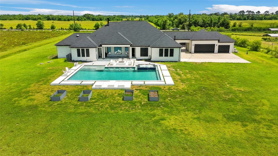 Property photo for 3515 County Road 62, Rosharon, TX