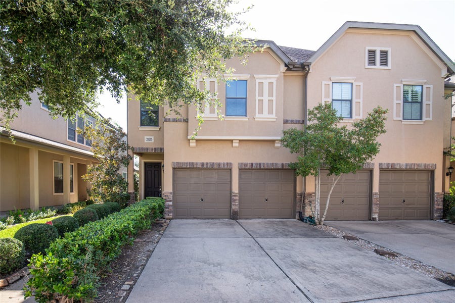 Property photo for 2923 Royal Oaks Crest, Houston, TX