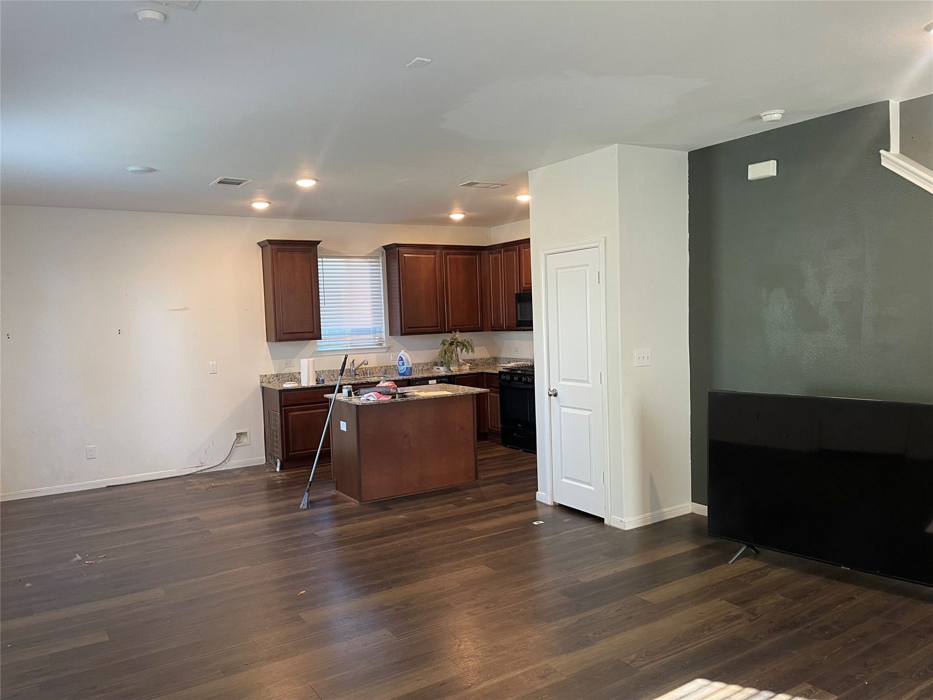 10405 Pineland Drive, Conroe, TX 77378 10405 Pineland Drive, Conroe, TX 77378